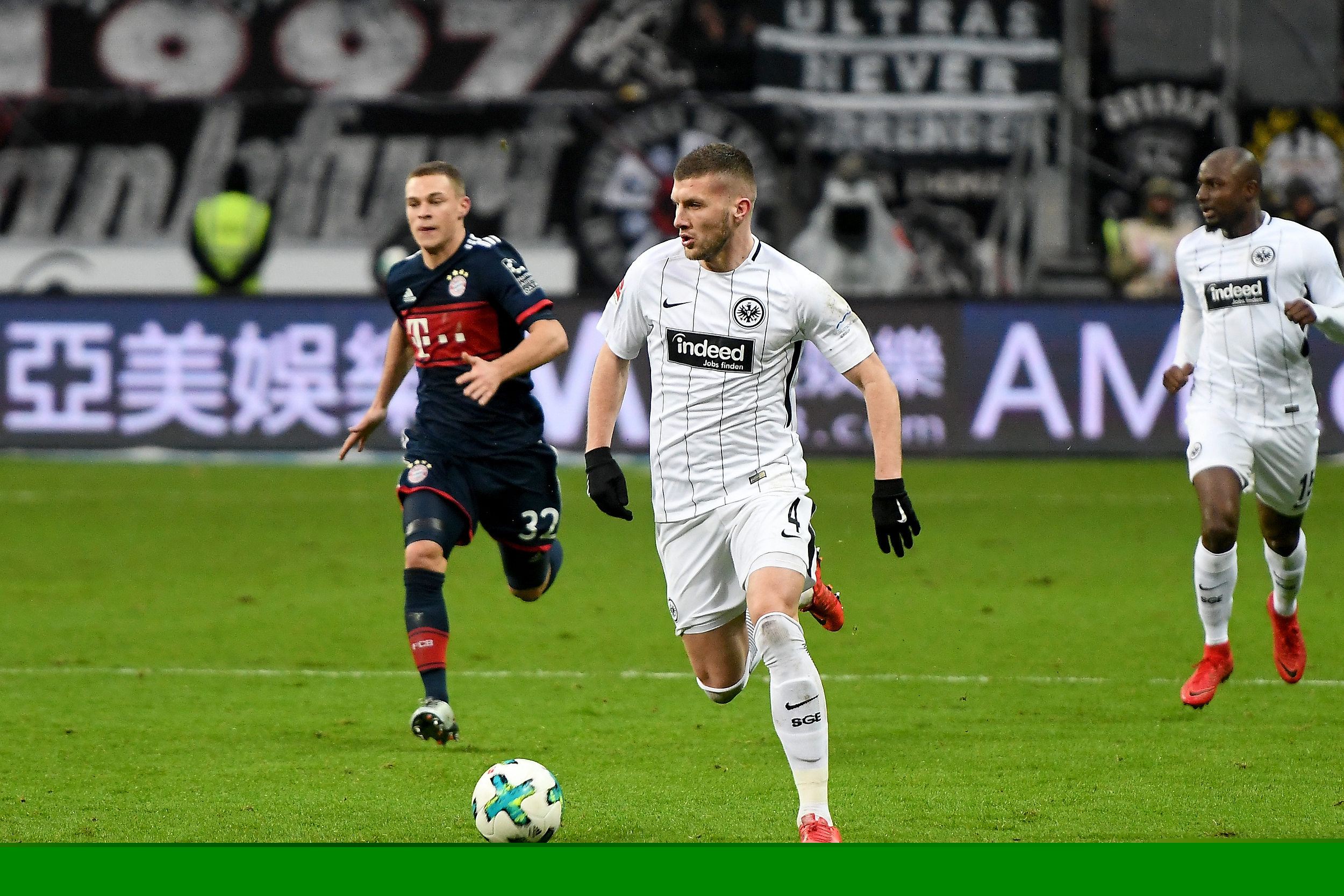 苏格兰女足队长卡思伯特与中国队比赛时头部受伤，被紧急送医（对阵中国队时头部受伤 苏格兰女足队长卡思伯特被紧急送医）