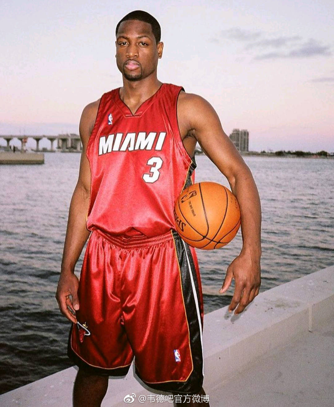 斯基拉：桑托斯正在努力推进内马尔续约，俱乐部有信心留下他（斯基拉：桑托斯积极推动内马尔续约，俱乐部有信心留住他）