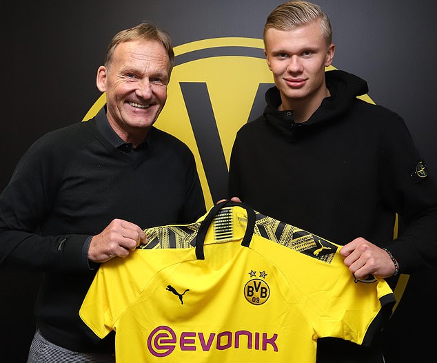 邮报：红军vs毕包前安菲尔德主看台发生误报，球迷被暂时疏散