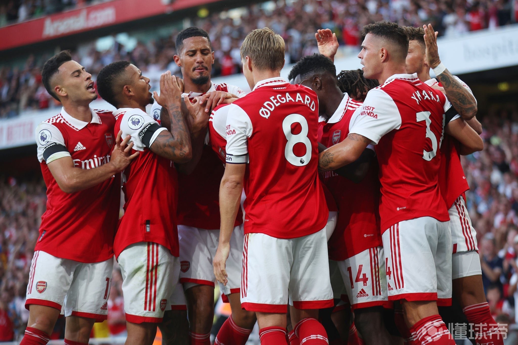 袁甲：成都个别球迷对阿奇姆彭种族歧视的行为必须严惩（袁甲：须严惩成都少数球迷针对阿奇姆彭的种族歧视行为）