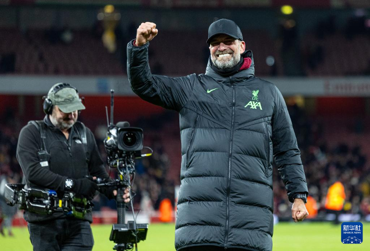 那不勒斯0-0法兰克福，麦克托米奈失良机，埃尔马斯造险（那不勒斯与法兰克福0-0互交白卷，麦克托米奈错失良机，埃尔马斯制造险情）