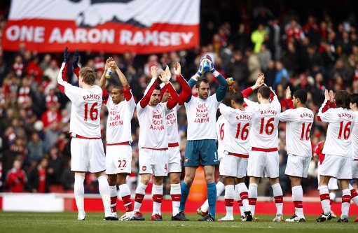 8万人前，21岁克星羞辱皇马：将球带进球门！ 阿隆索已难逃下课？（8万观众见证，21岁新星盘带破门成皇马克星！阿隆索帅位告急？）