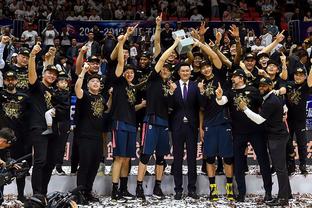 拉眼角引发争议的全北助教宣布辞职，此前因种族歧视被判禁赛5场（因种族歧视手势遭禁赛5场后，全北助教宣布辞职）