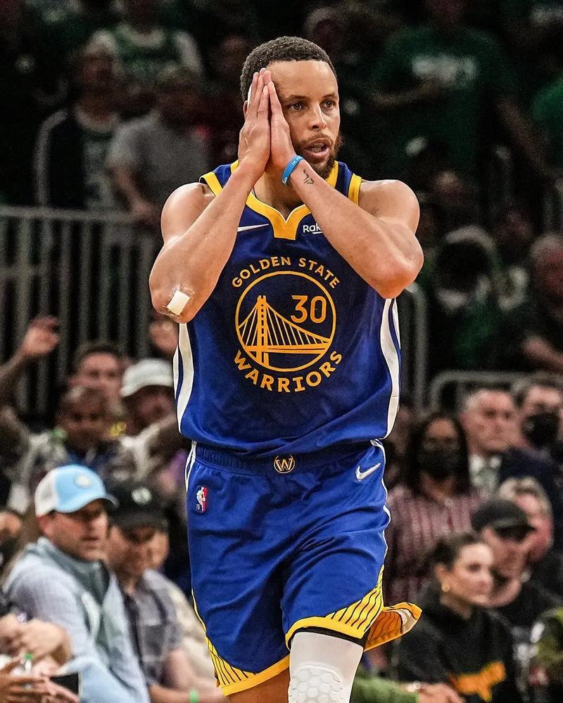 半场：拜仁1-1圣保利，格雷罗扳平，卡尔中柱，洪通吉破门+伤退（半场战报：拜仁1-1圣保利，卡尔中柱，洪通吉进球后伤退，格雷罗扳平）