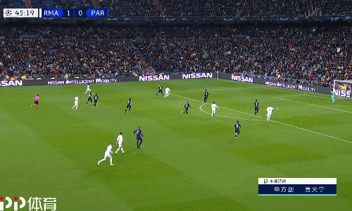 记者：邵佳一探班U22国足训练，与主帅安东尼奥相谈甚欢